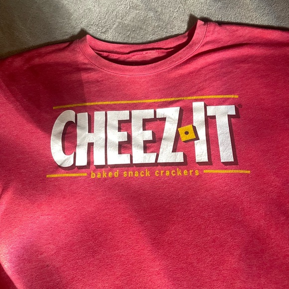Cheez-it baked t shirt. - Picture 3 of 5